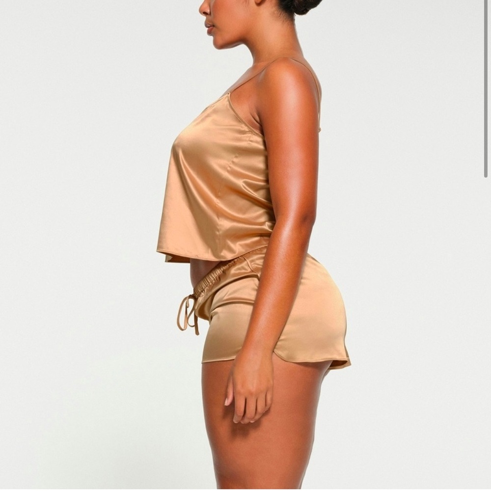 NWT Skims hotel shine sleep set pajamas tank and shorts - gold XL - Picture 3 of 9